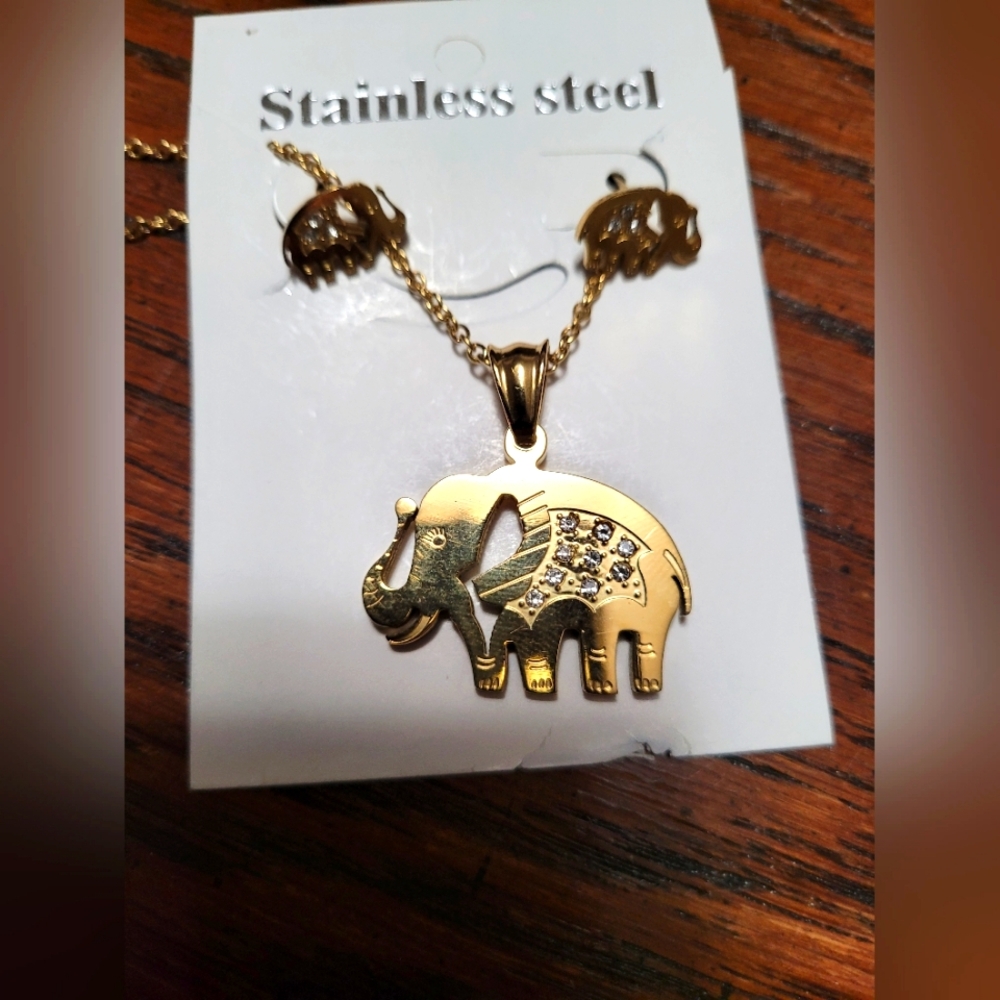 Elephant Necklace and Earring Set NIP